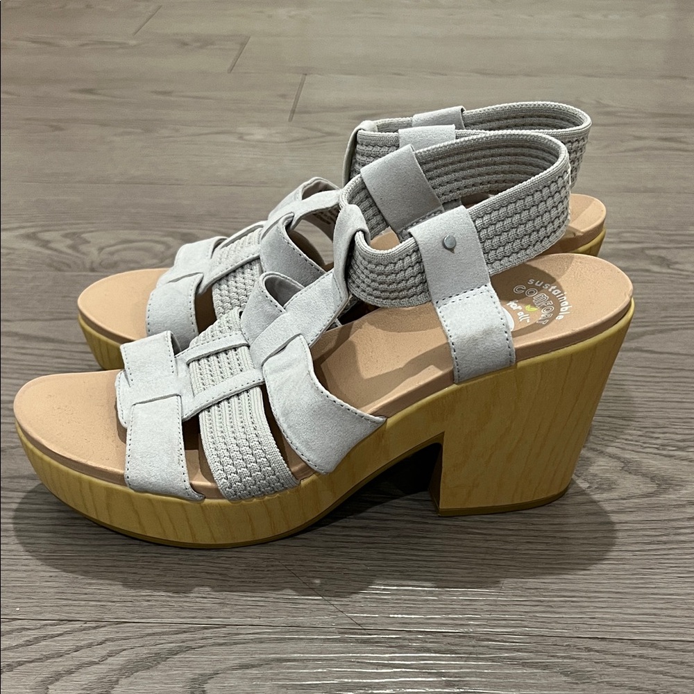 Dr. Scholl's Light Gray Strappy Sandals
